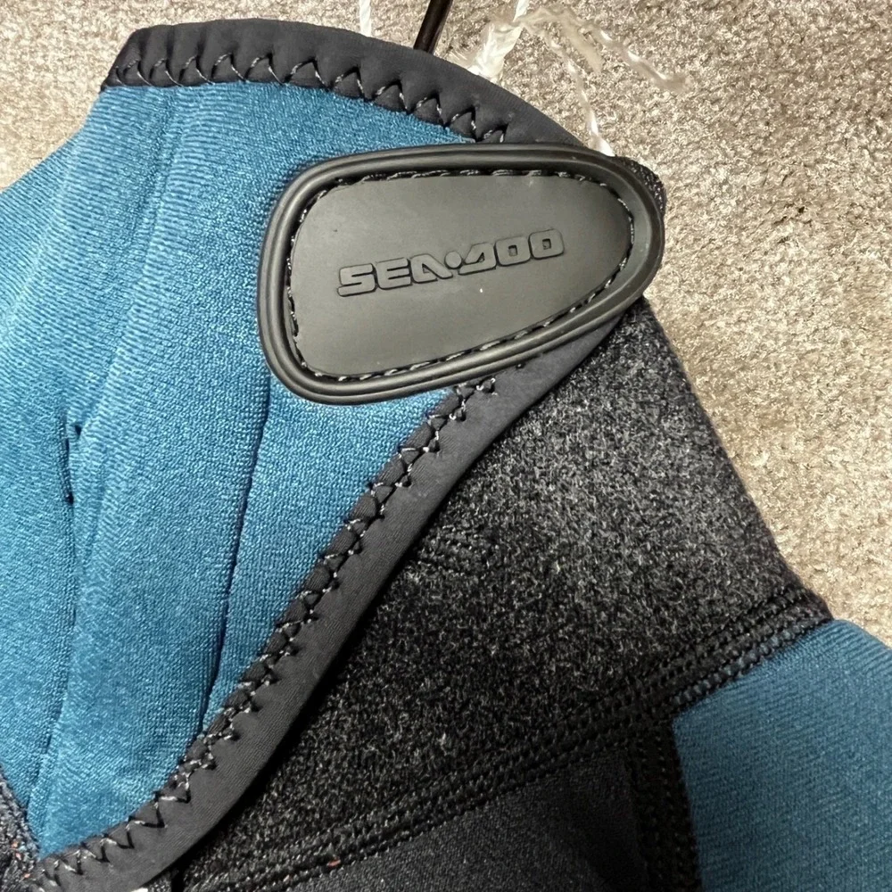 SeaDoo Mens 3mm Escape Shorty Wetsuit Medium Blue Black Watersports Surfwear NWT